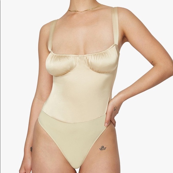 DANIELLE BERNSTEIN Tops - Danielle Bernstein RUCHED TANK STRETCH BODYSUIT 🤍